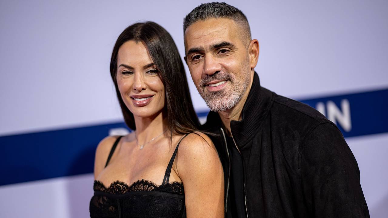 Anna-Maria Ferchichi und ihr Ehemann Bushido schauen in die Kamera.
