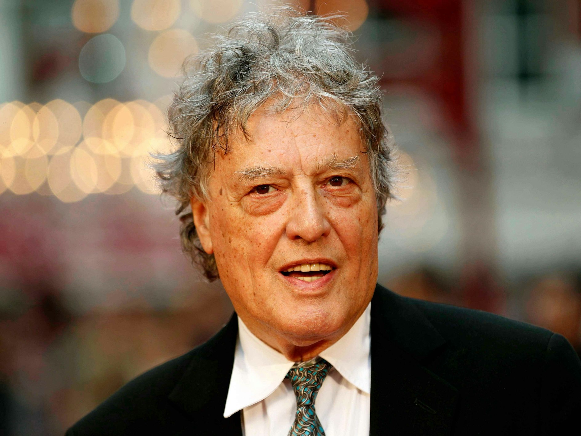 Auf diesem Foto vom 4. September 2012 posiert der britische Dramatiker Tom Stoppard bei seiner Ankunft zur Weltpremiere von „Anna Karenina“. Jetzt starb er im Alter von 88 Jahren.