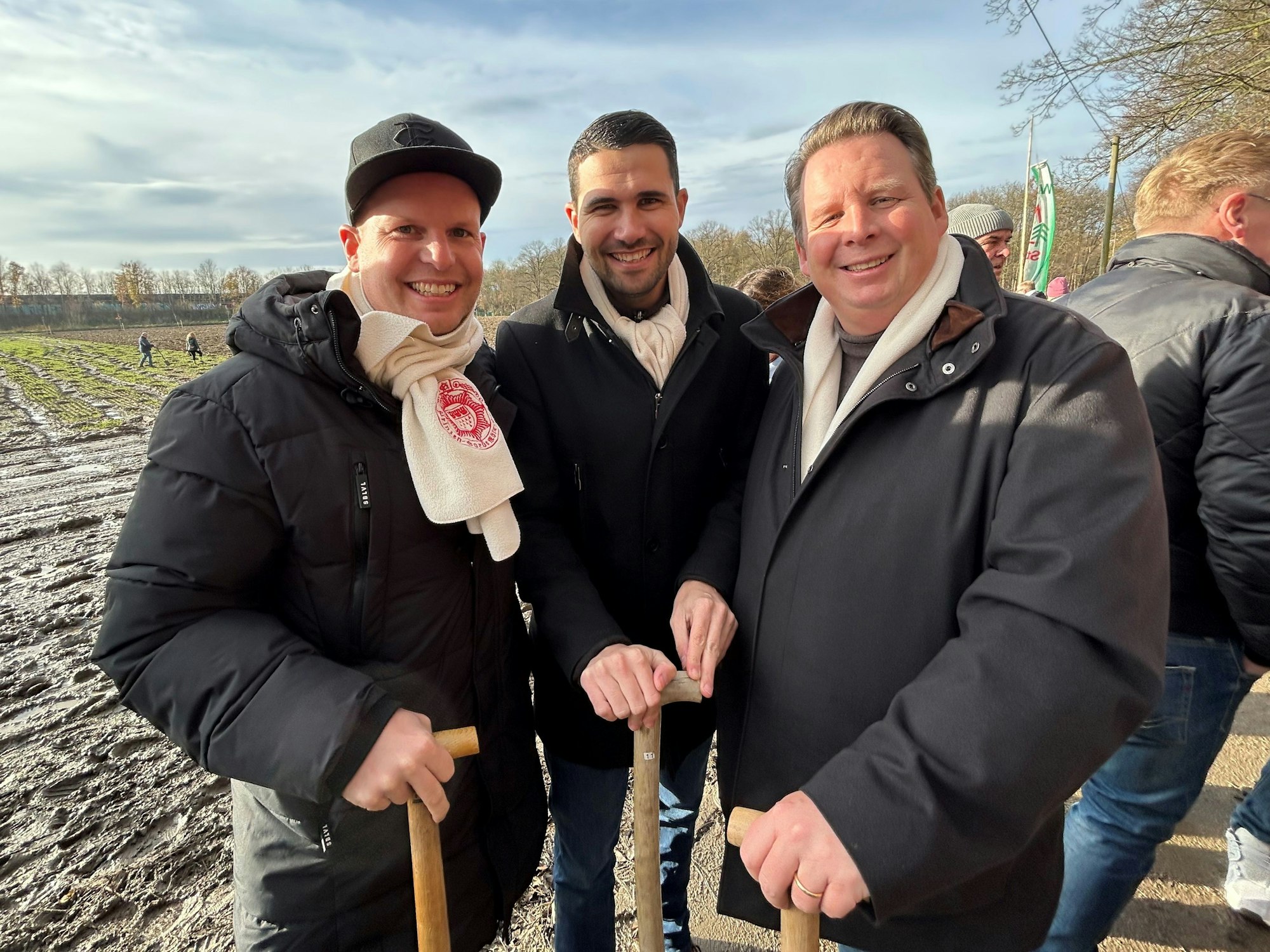 Prinz Niklas I. (M.), Bauer Clemens (r.) und Jungfrau Aenne beim KarneWALD.
