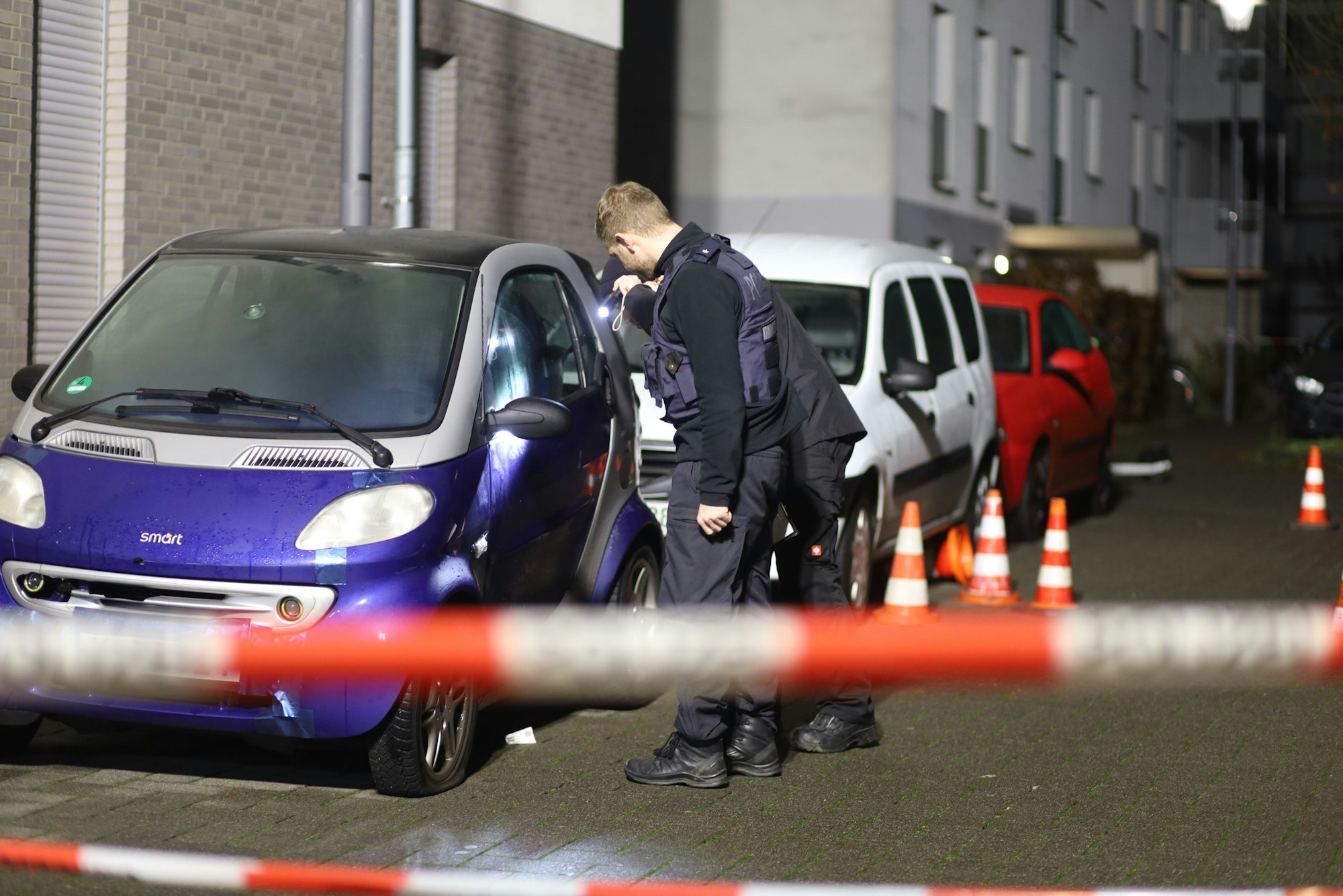 Die Polizei sichert Spuren.