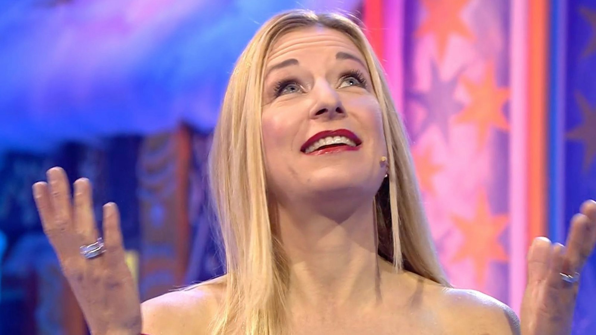 Stefanie Hertel erinnerte sich an ihren verstorbenen Vater Eberhard, der „jetzt garantiert runterschaut“. (Bild: ARD/MDR)