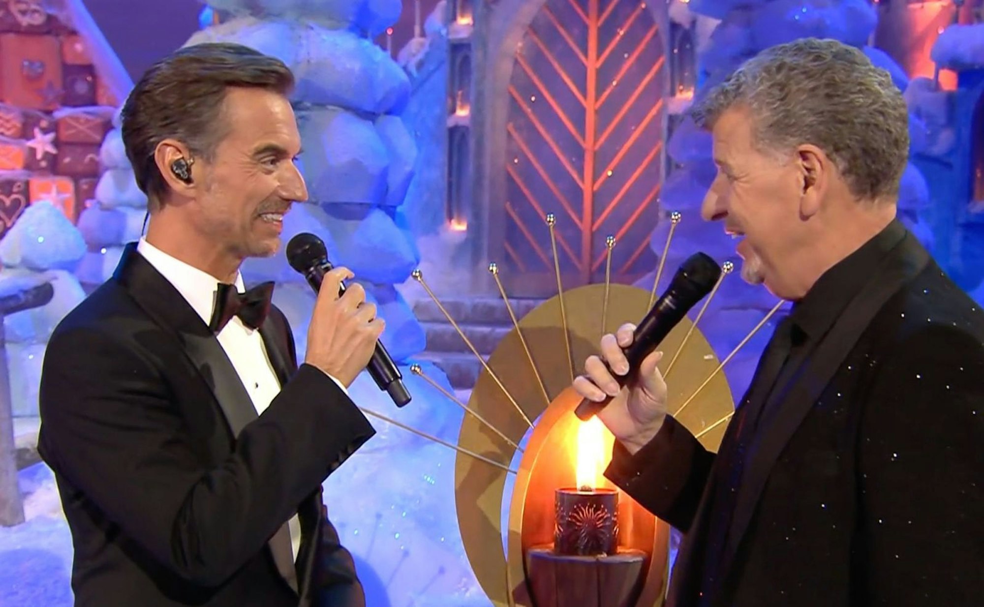 Semino Rossi (rechts) beichtete Florian Silbereisen einen früheren Polizeieinsatz. (Bild: ARD/MDR)