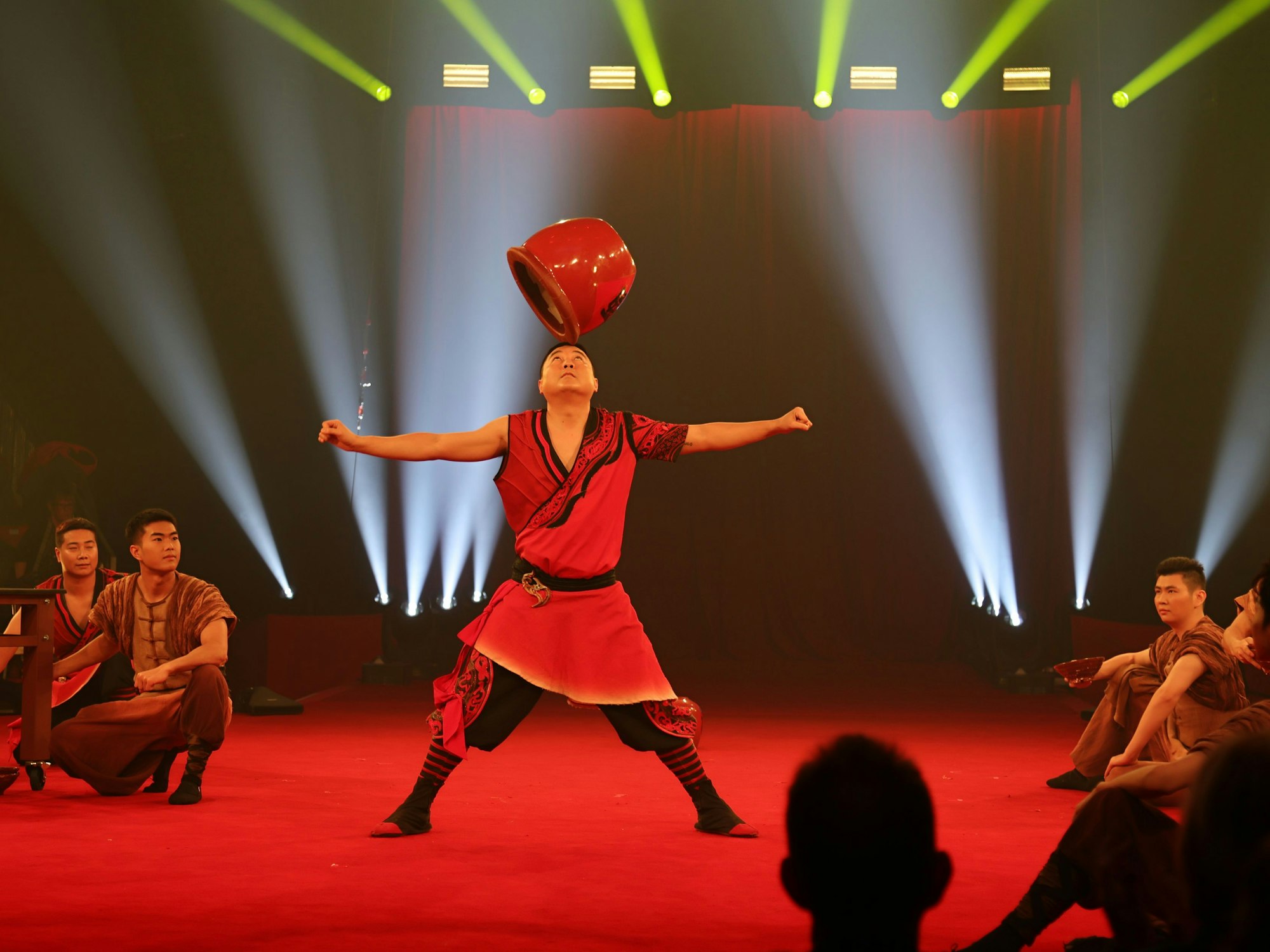 Die Truppe Zunay beim Kölner Weihnachtscircus.
