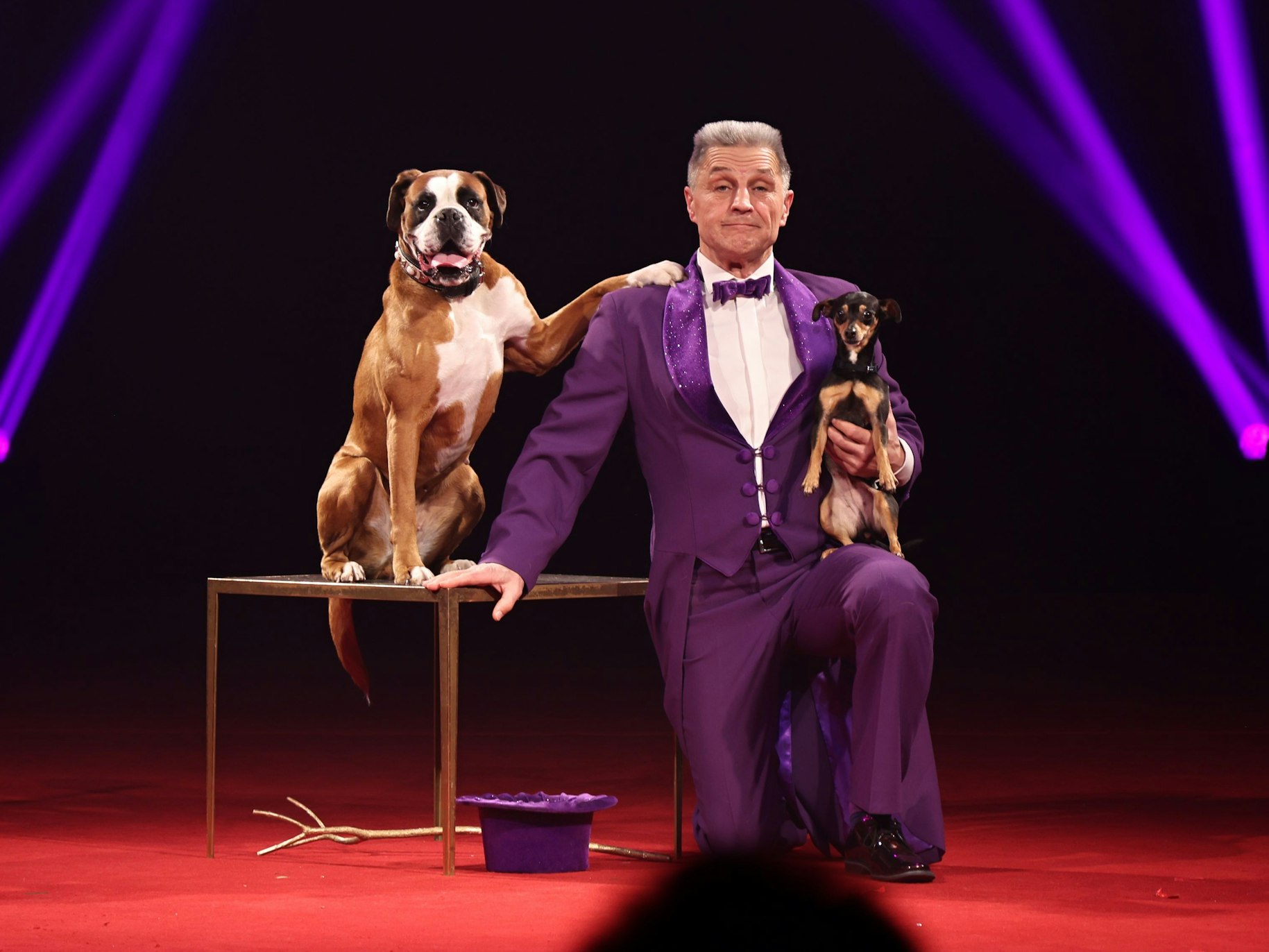Leonid Beljakov mit seinen Hunden im Weihnachtscircus.