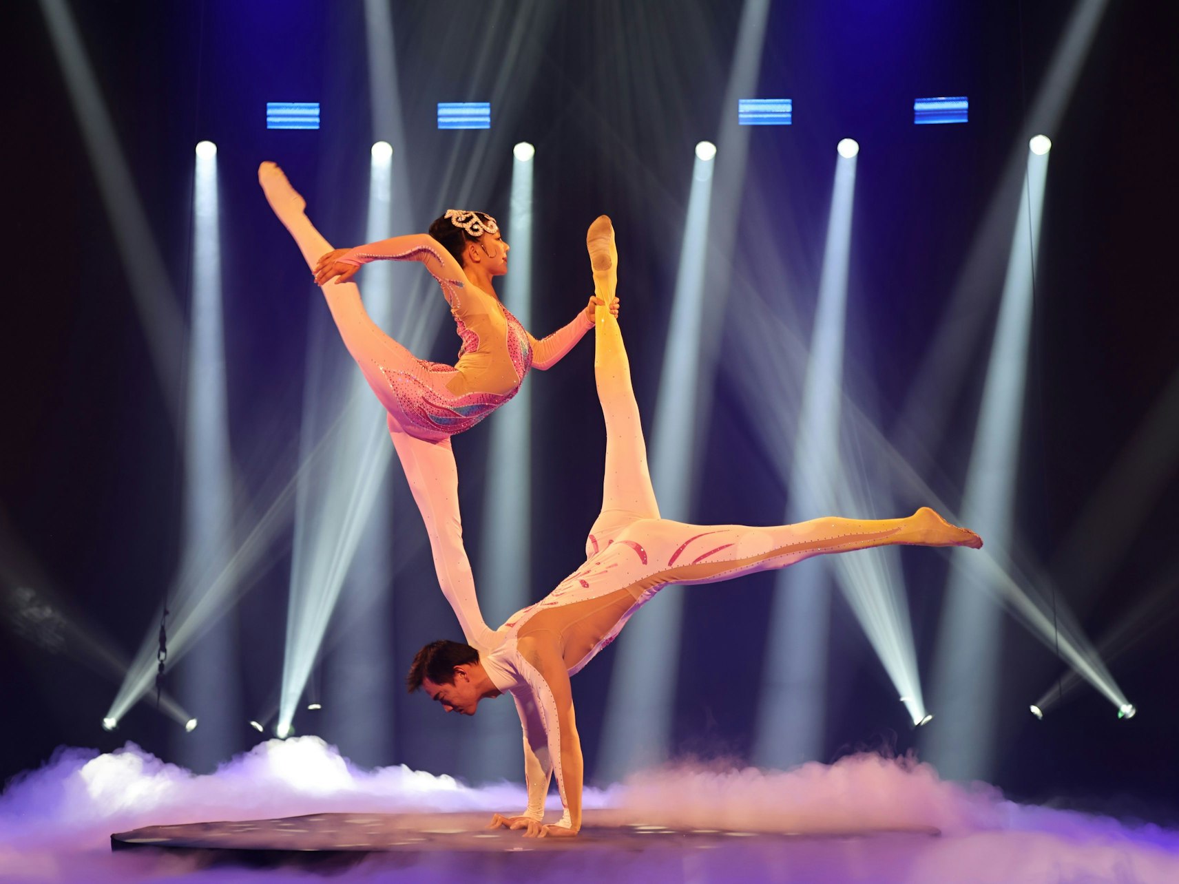 Das Duo Butterfly beim Kölner Weihnachtscircus.