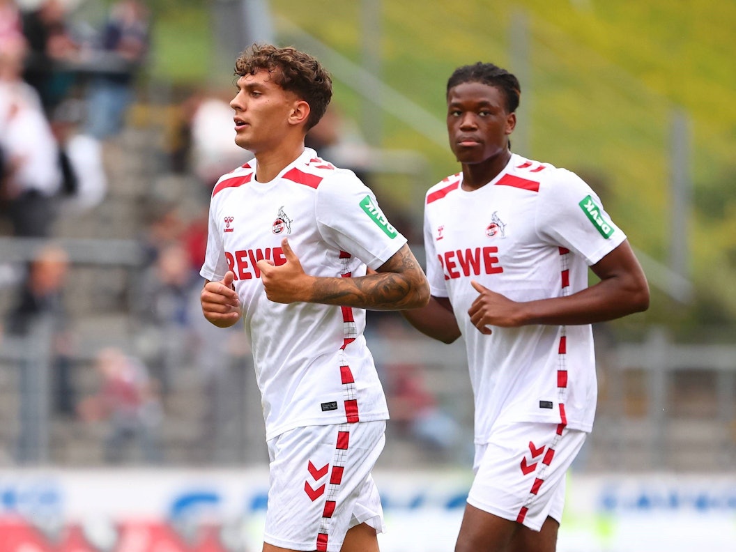Elias Bakatukanda und Julian Pauli in einem Testspiel für den 1. FC Köln im Einsatz.