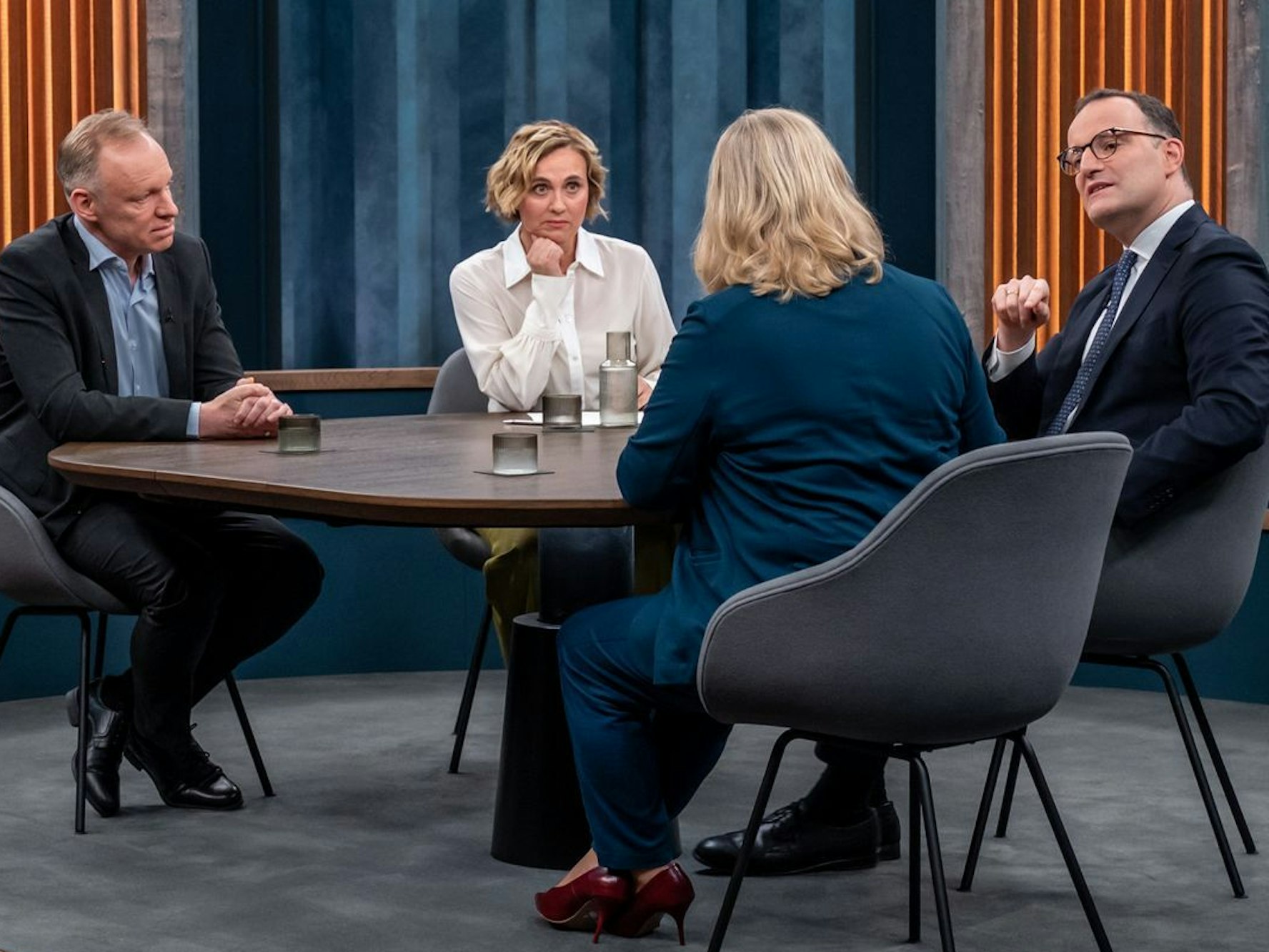 Caren Miosga (zweite von links)sprach mit ihren Gästen über das geplante Rentenpaket und seine möglichen Folgen. (Bild: ARD/Thomas Ernst)