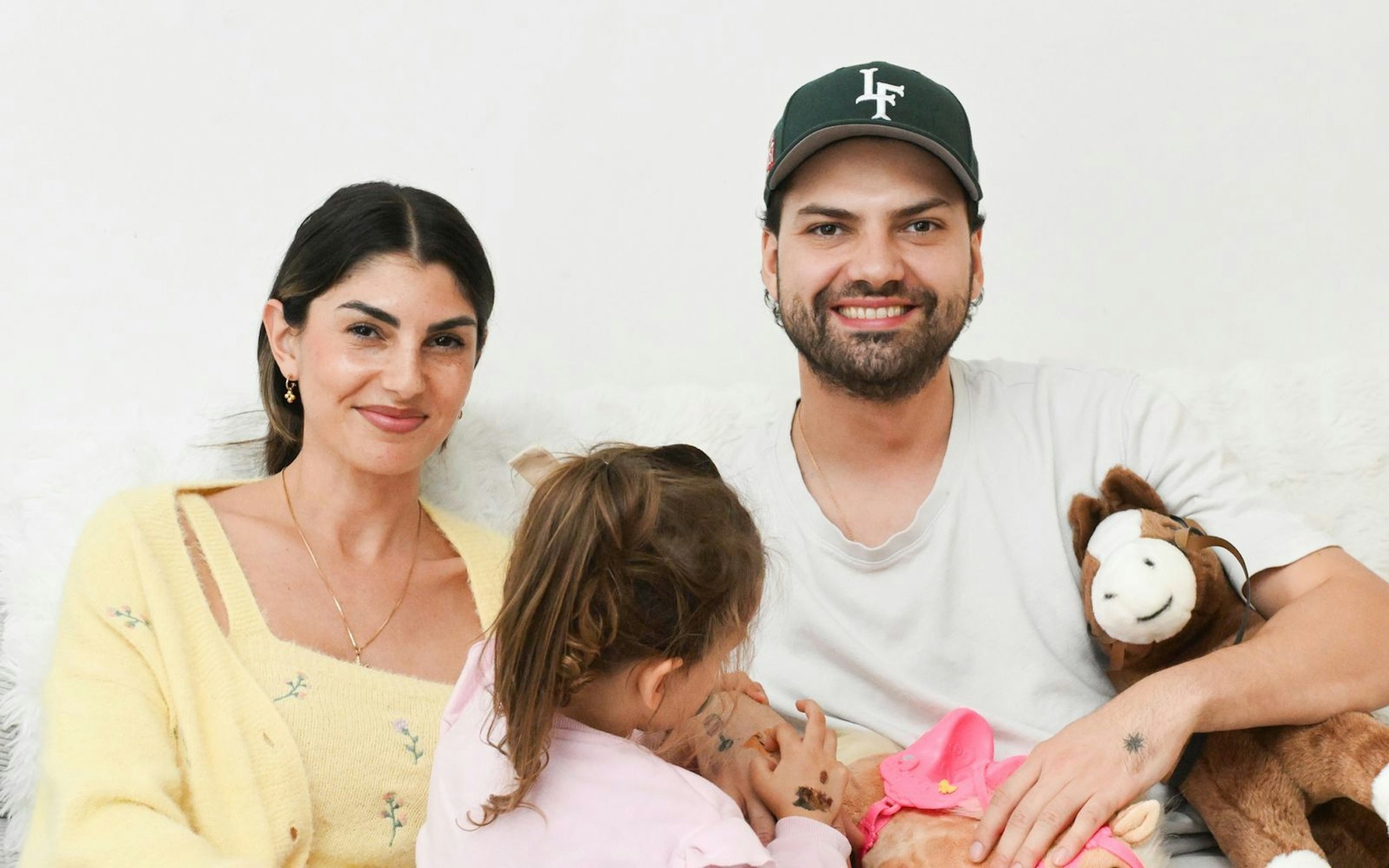 In der neuen Sky Original Serie „Yeliz & Jimi - We Are Family?!“ geben Yeliz Koc und Jimi Blue Ochsenknecht einen Einblick in ihr privates Familienleben. (Bild: STEFANIE SCHUMACHER)