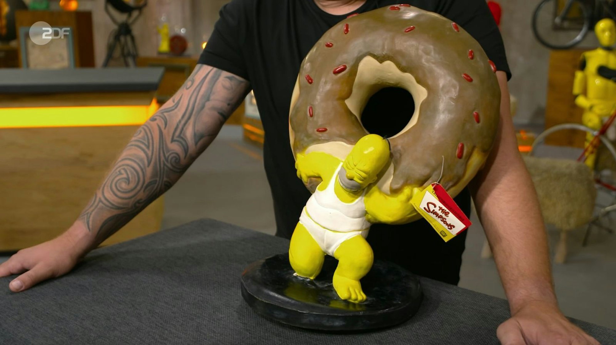 Die bekannte Comic-Figur Homer Simpson stammte laut Experte Sven Deutschmanek von 1999 und war an die griechische Atlas-Figur angelehnt. (Bild: ZDF)