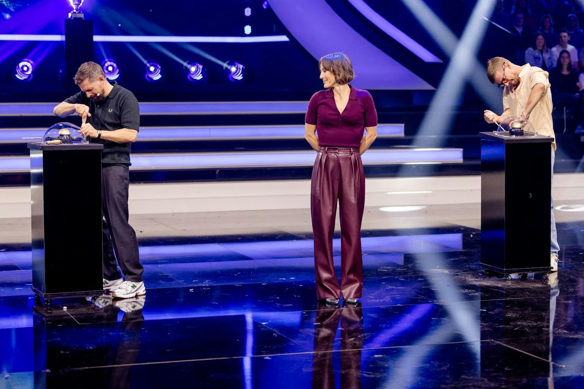 Die waghalsigen Länderabenteuer übernehmen Prominente wie Palina Rojinski. (Bild: Joyn / Nadine Rupp)