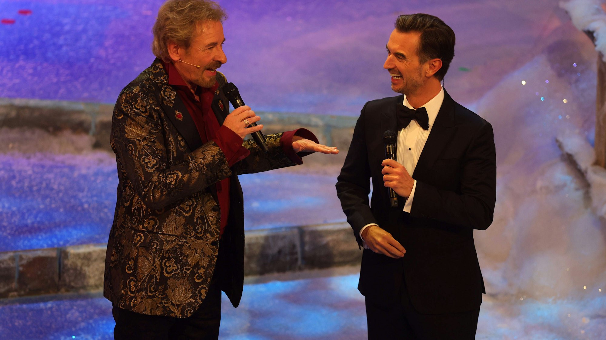 Florian Silbereisen (rechts) schickt Thomas Gottschalk Genesungswünsche. Hier sind beide 2024 beim „Adventsfest der 100.000 Lichter“ zu sehen.