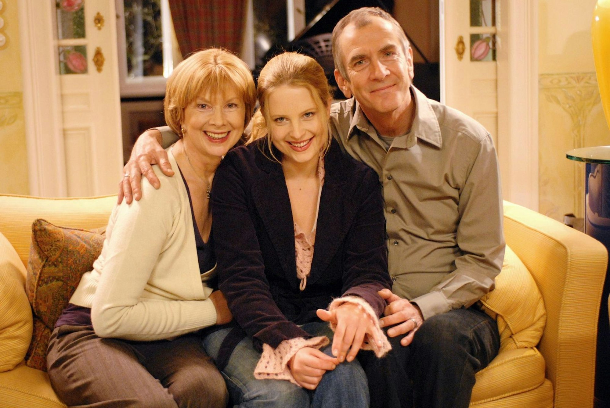 Später wurde Ursela Monn (links) zum Serienstar: In „Doctor's Diary“ spielte sie die Mutter der Hauptfigur Gretchen (Diana Amft, Mitte). (Bild: RTL)