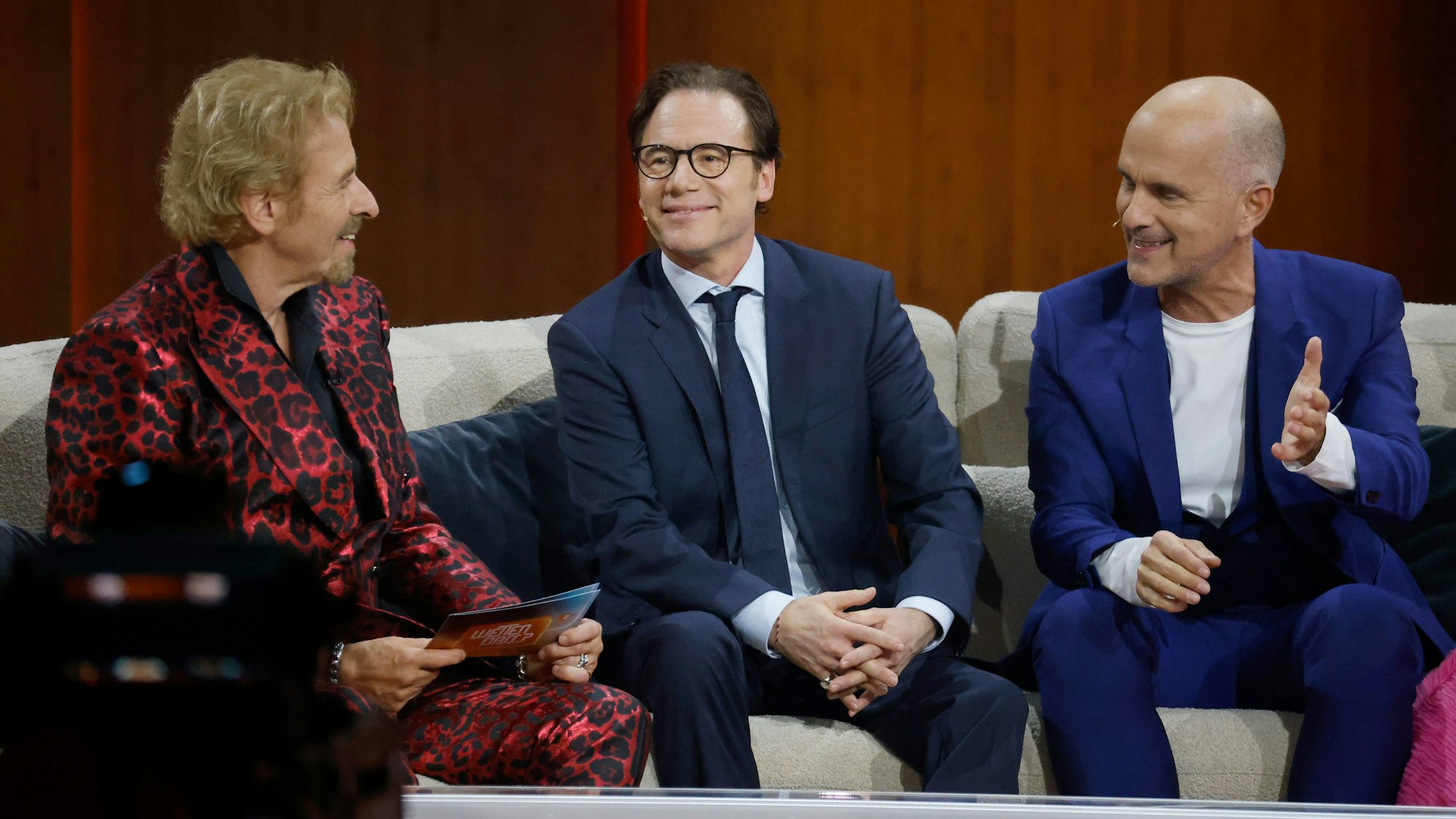 Comedian Michael „Bully“ Herbig (M) und Schauspieler Christoph Maria Herbst (r) bei der ZDF-Show „Wetten, dass..?“ mit Thomas Gottschalk.
