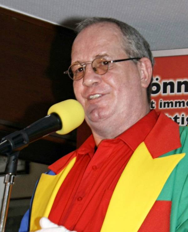 Büttenredner Ralph Kuhn bei einem Auftritt.
