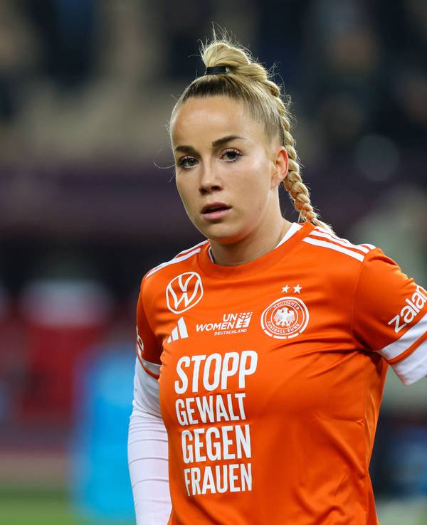 Giulia Gwinn spielt mit den DFB-Frauen am Dienstagabend (2. Dezember) gegen die Weltmeisterinnen aus Spanien.