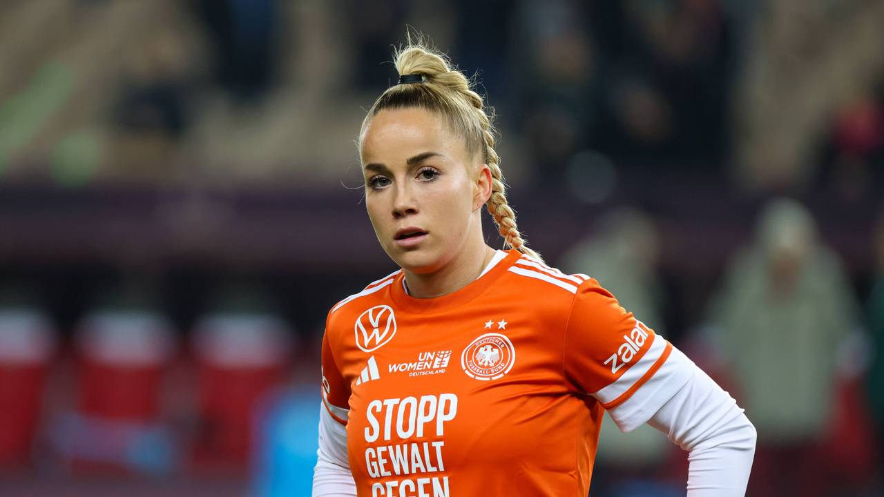 Giulia Gwinn spielt mit den DFB-Frauen am Dienstagabend (2. Dezember) gegen die Weltmeisterinnen aus Spanien.