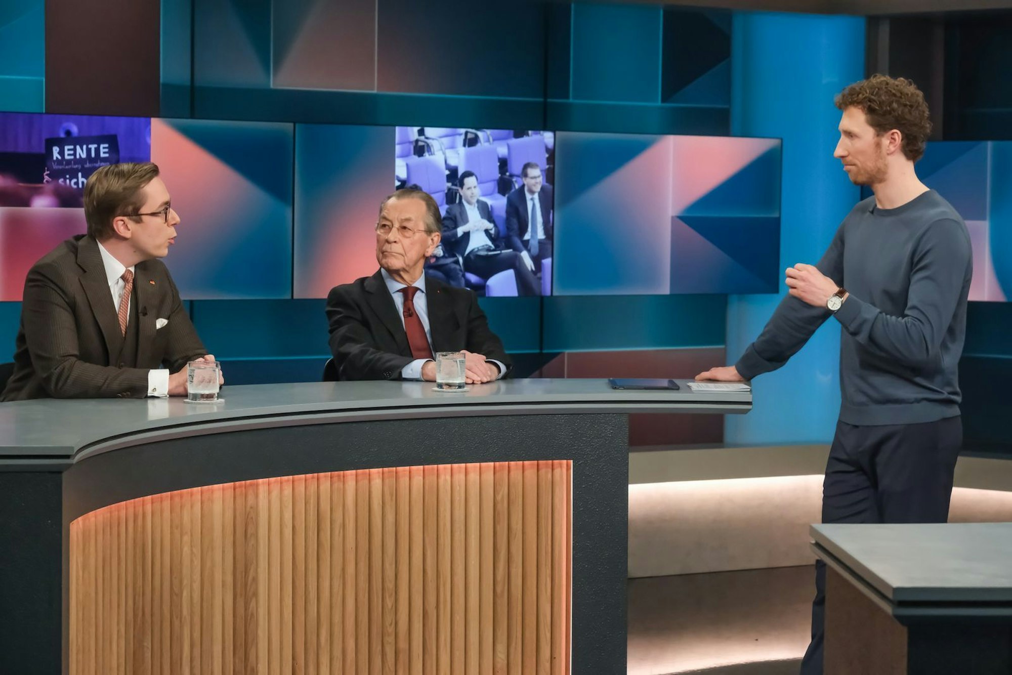 Den „Rentenrebellen“ ginge es nicht darum, die Regierung in schweres Fahrwasser zu bringen, betonte Philipp Amthor, sie wollten ein generationengerechtes Rentensystem.
(Bild: WDR/ Oliver Ziebe )