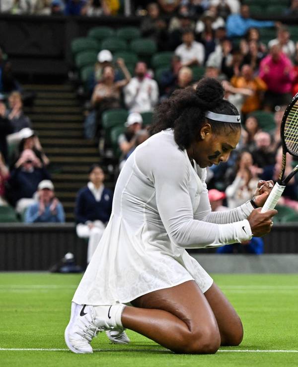 Serena Williams feiert einen Punktgewinn beim Spiel gegen Harmony Tan.
