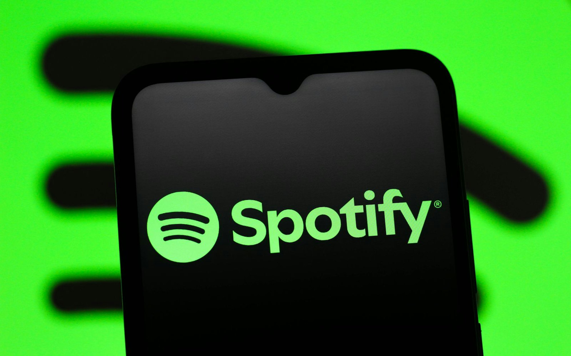 Mit „Spotify Wrapped“ hat der US-Musikstreamingdienst auch in diesem Jahr wieder die beliebtesten Titel des Jahres bekannt gegeben. (Bild: IMAGO / SOPA Images / Thomas Fuller)