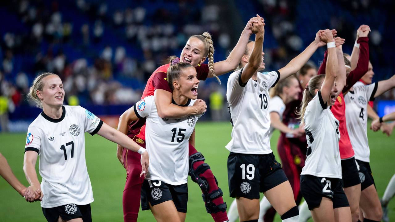 Jubeldne DFB-Frauen nach dem Einzug ins Halbfinale der Nations League im Dezember 2025.