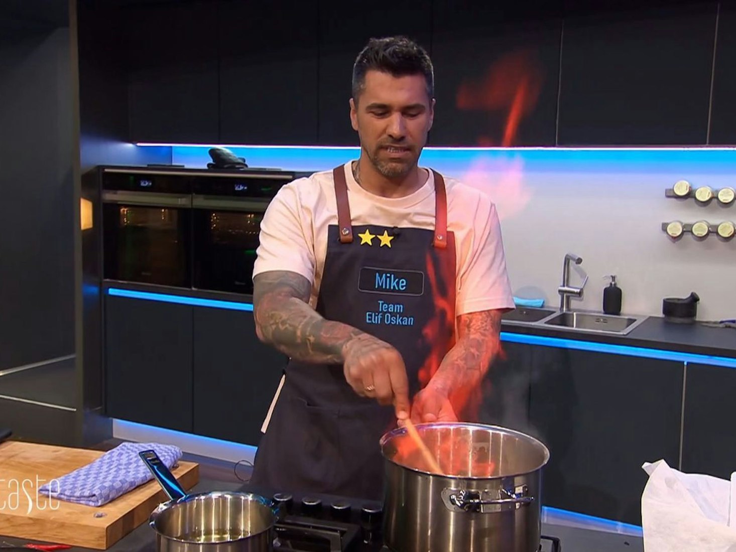 Eigentlich ein heißer Typ. Doch die Reise für Mike ist kurz vor dem Halbfinale zu Ende. (Bild: Joyn/Screenshot)