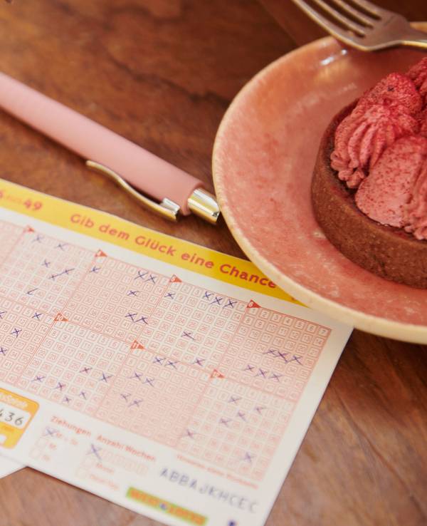 Erneuter Millionär im Kreis Unna am ersten Advents-Wochenende: Der Glückspilz hat seine Tippreihen für die LOTTO-Ziehung am Samstag (29. November) bereits am Donnerstag (27. November) in einer WestLotto-Annahmestelle im Kreis Unna abgegeben. Sein Spieleinsatz von 15,05 Euro bringen ihm rund 1,2 Millionen Euro ein.