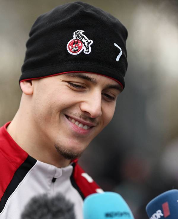 FC-Star Said El Mala beantwortet nach dem Training Fragen in der Mixed Zone.