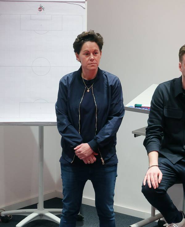 Nicole Bender-Rummler und Lukas Berg (beide 1. FC Köln) in der umgebauten FC-Akademie.