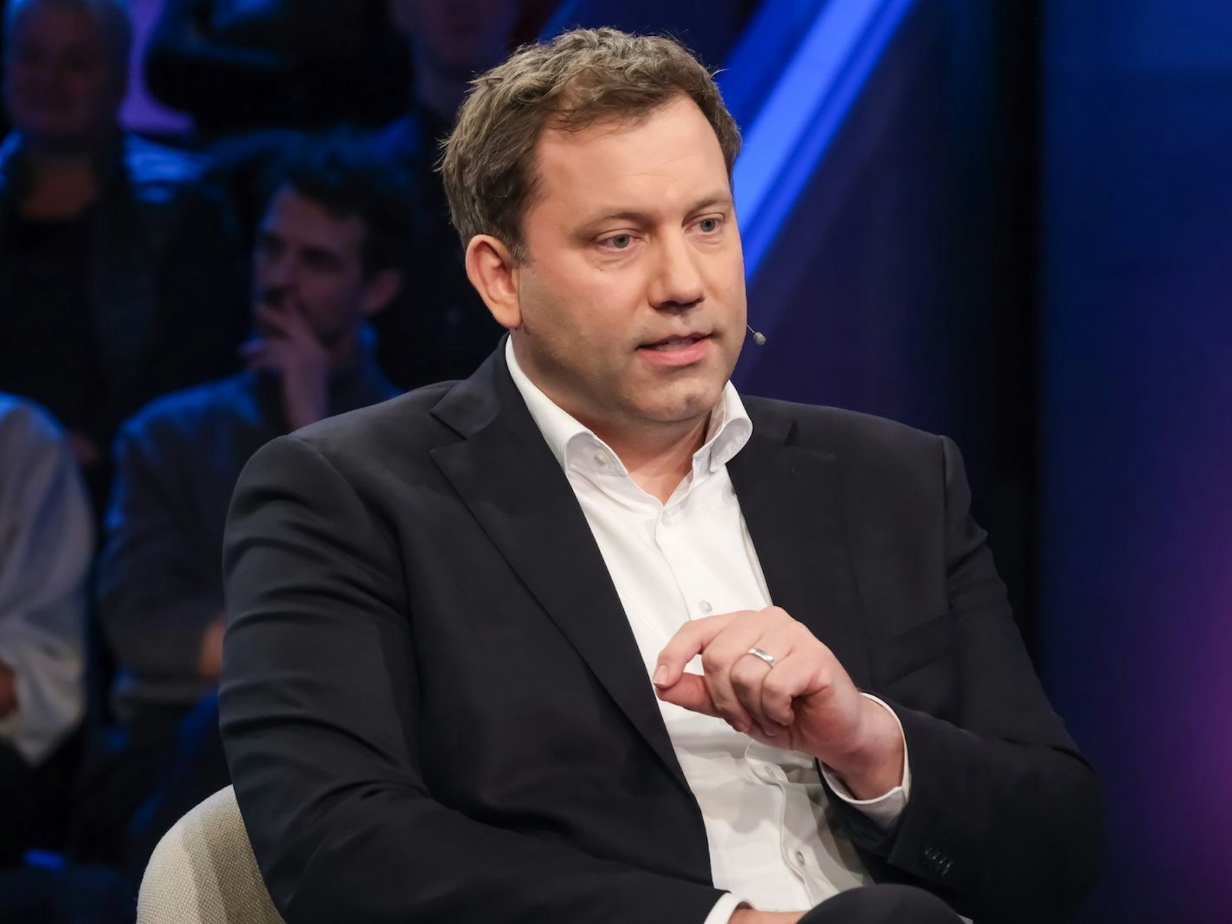 SPD-Chef Lars Klingbeil zeigte sich am Mittwochabend bei Sandra Maischberger optimistisch, dass die Regierung eine Mehrheit für ihre geplanten Reformen findet. (Bild: WDR / Oliver Ziebe)