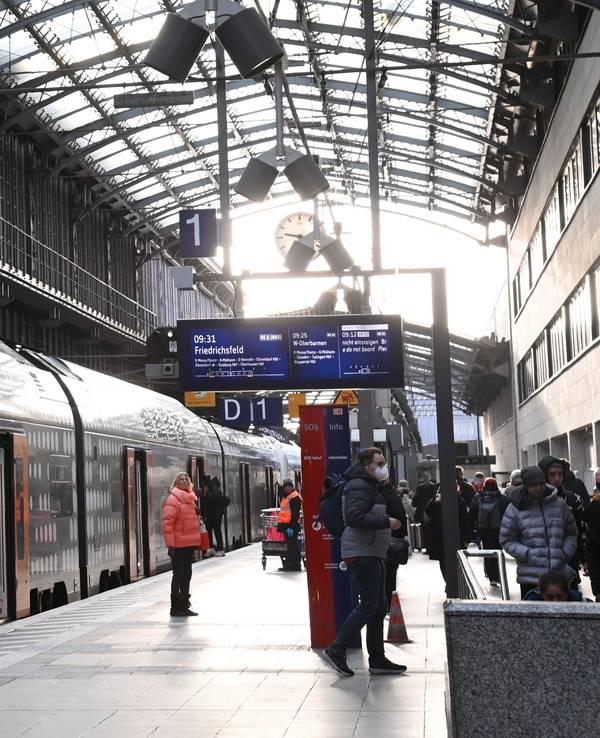 Blick auf Gleis 1 im Köln Hauptbahnhof.