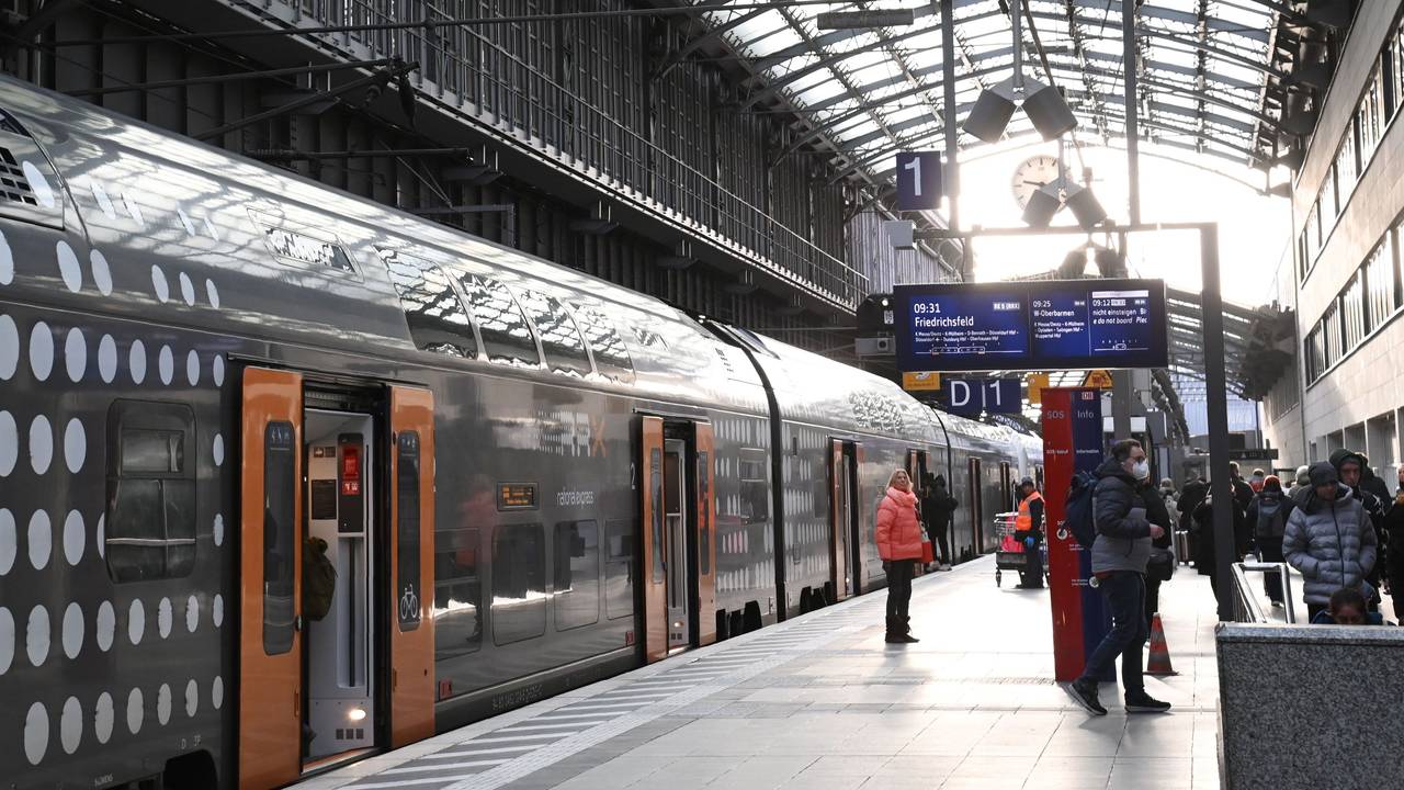 Blick auf Gleis 1 im Köln Hauptbahnhof.