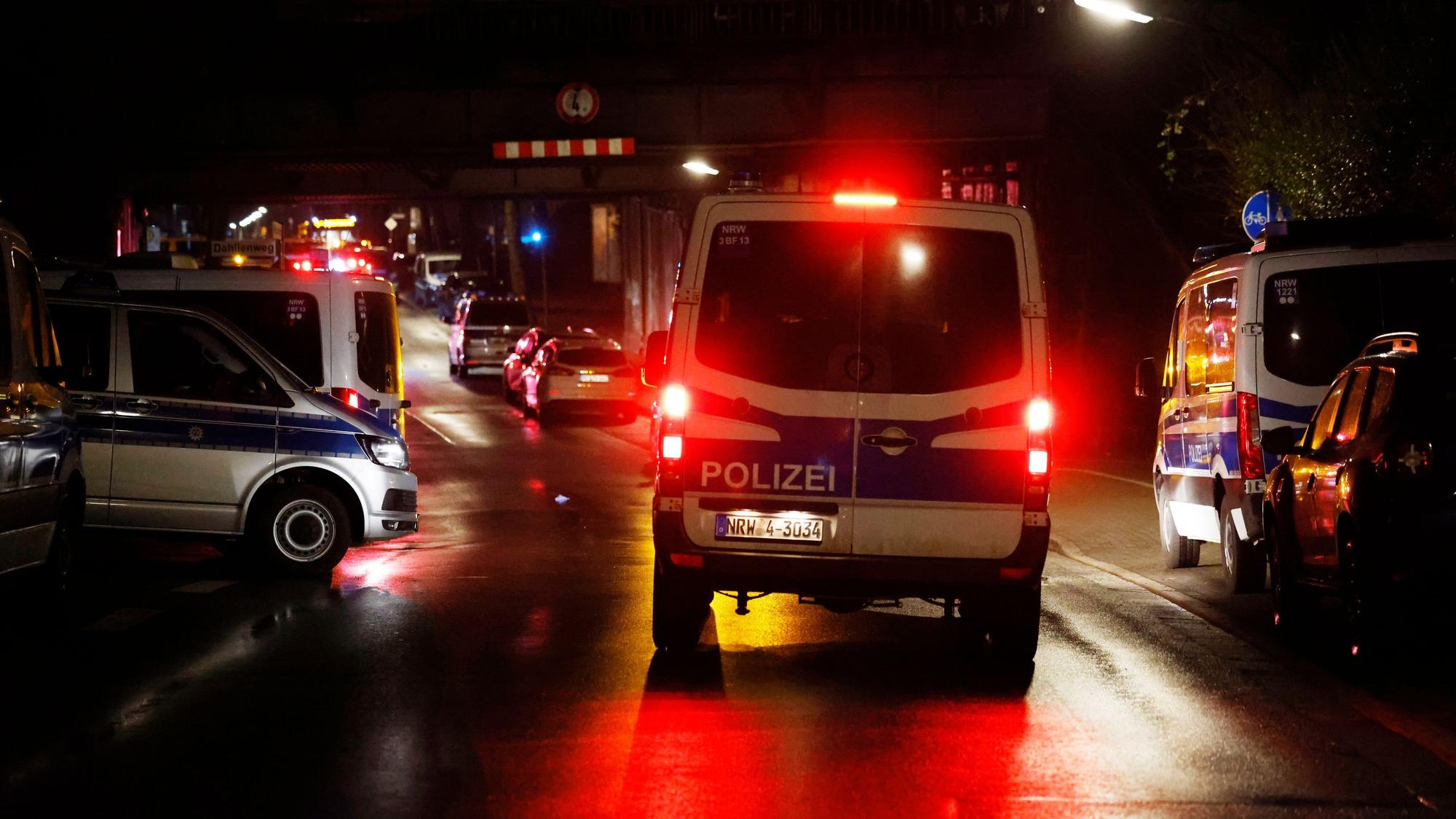 Die Polizei konnte die Verdächtigen schließlich stellen. (Symbolfoto)