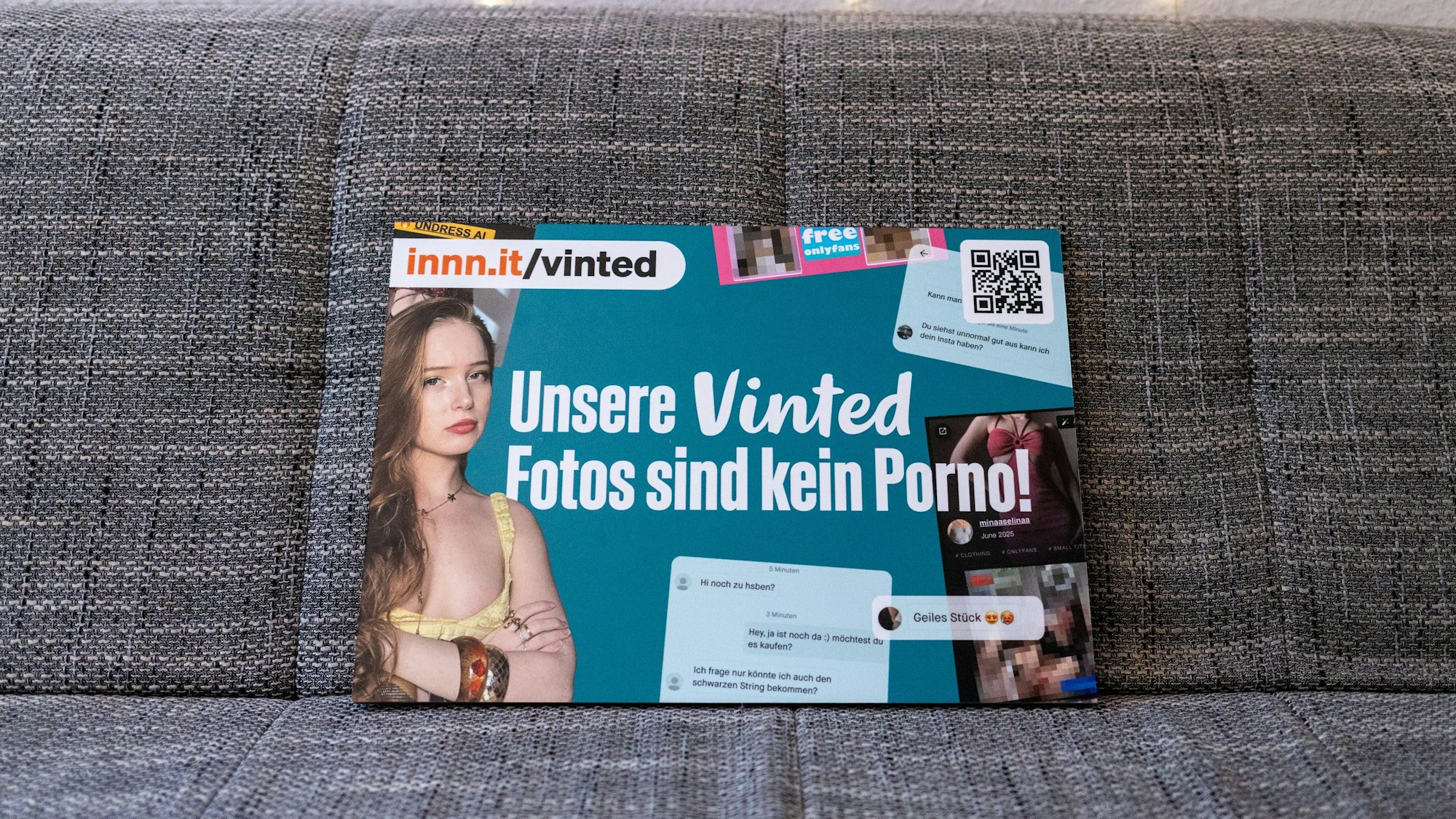 Ein blaues Schild, auf dem steht: „Unsere Vinted Fotos sind kein Porno!“