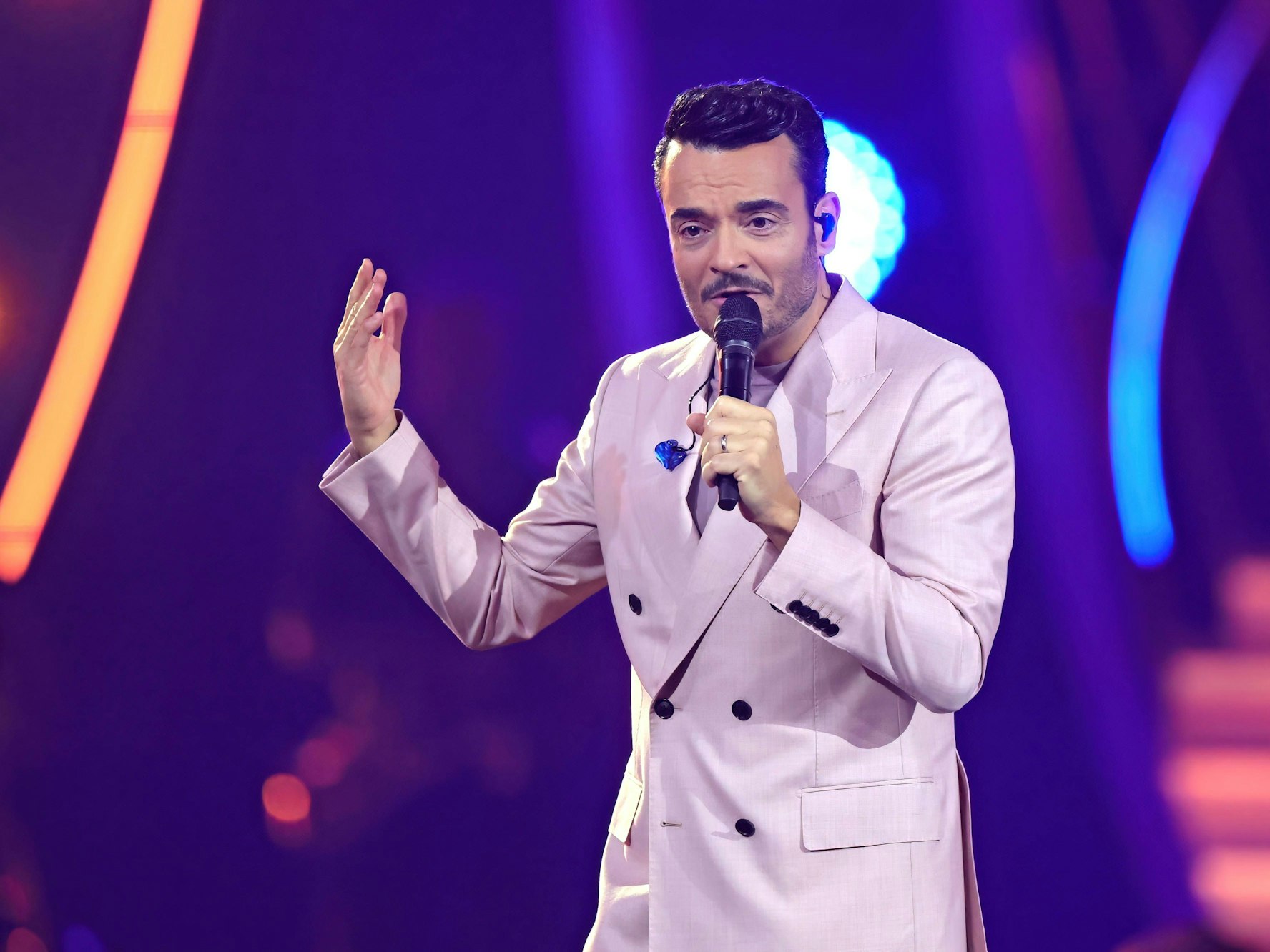 Am Donnerstagabend (4. Dezember) lief zur Primetime im ZDF „Die große Weihnachtsshow“ mit Gastgeber Giovanni Zarrella.Hier ist er bei einer Aufzeichnung der „Giovanni Zarrella Show“ Ende November zu sehen.