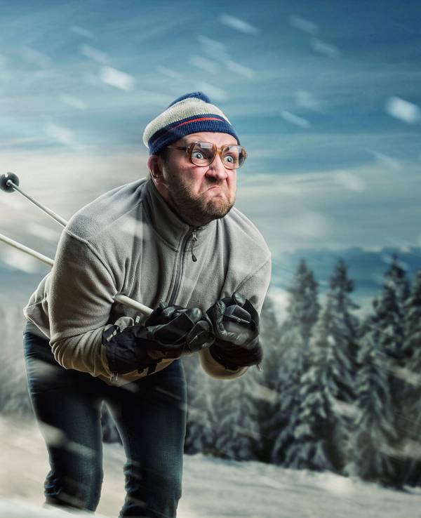 Ein Symbolbild zeigt einen Skifahrer im Vintagelook mit erbostem Gesichtsausdruck