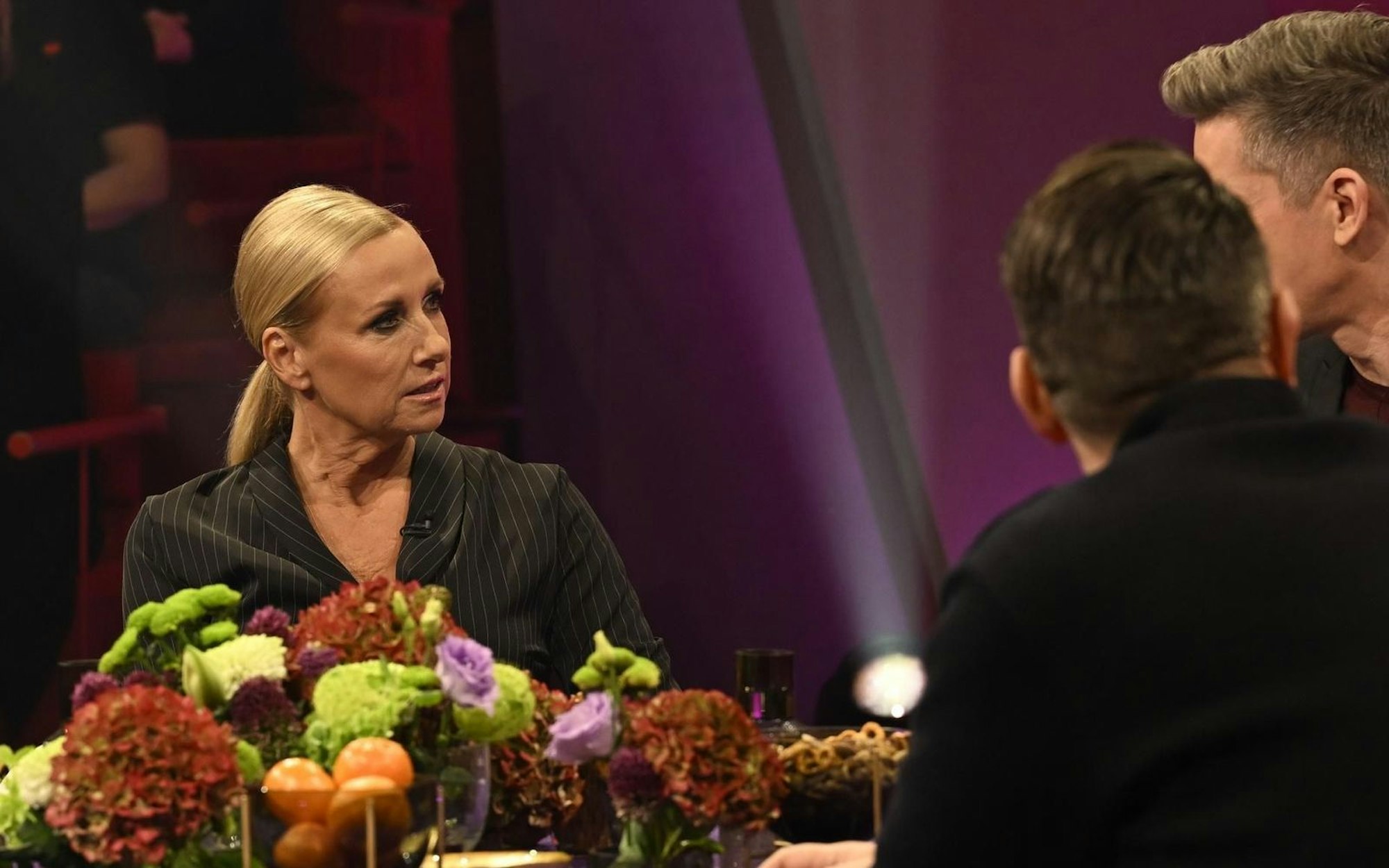 Beim großen RTL-Jahresrückblick erklärte Andrea Kiewel, warum sie keinen Verlobungsring am Finger trägt. (Bild: RTL / Annette Etges)