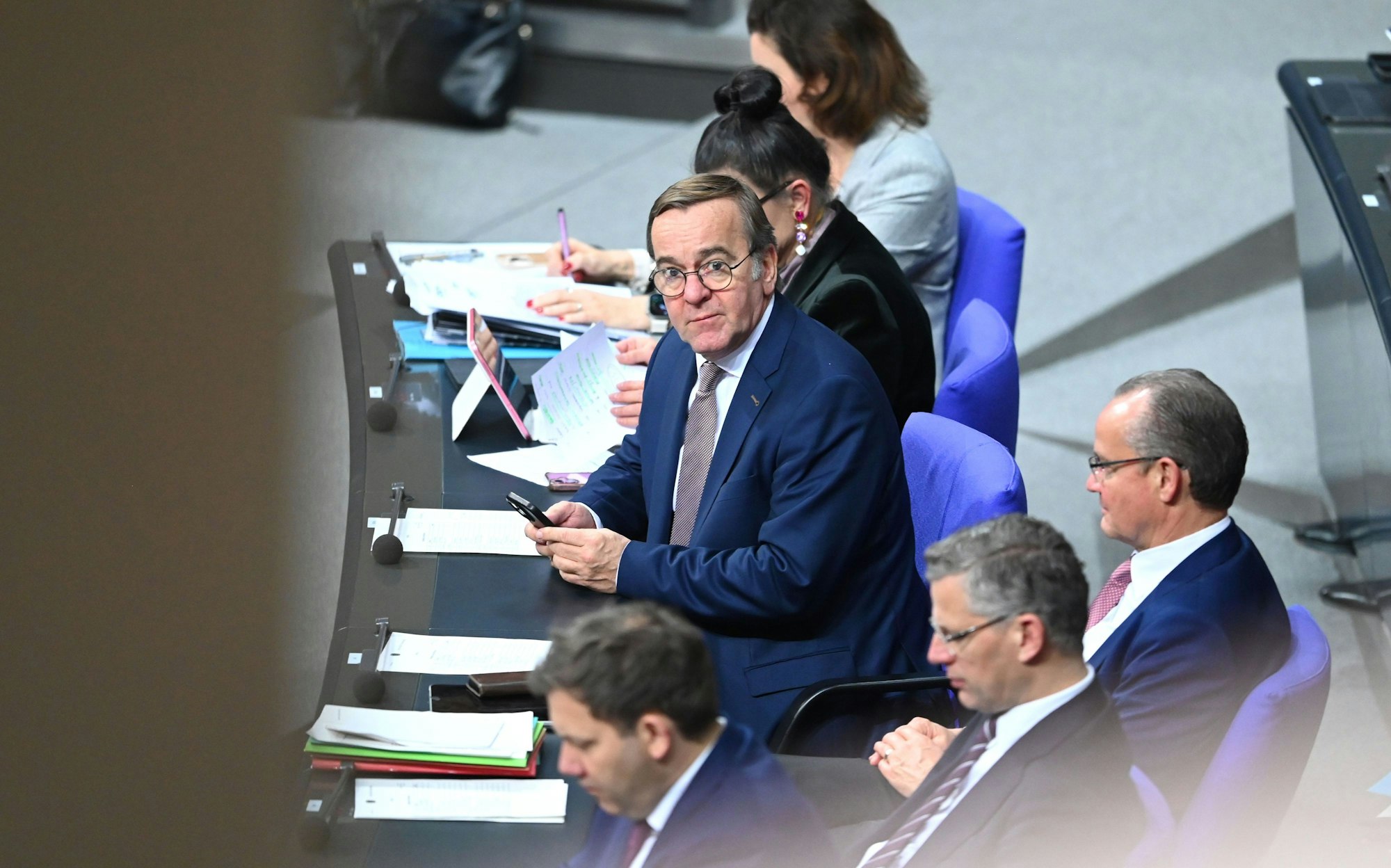 05.12.2025, Berlin: Boris Pistorius (SPD), Verteidigungsminister, während der 48. Plenarsitzung der 21. Legislaturperiode im Deutschen Bundestag. Hauptthemen der heutigen Sitzung sind unter anderem der Gesetzesentwurf zur Modernisierung des Wehrdienstes und das Rentenpaket. Foto: Elisa Schu/dpa +++ dpa-Bildfunk +++