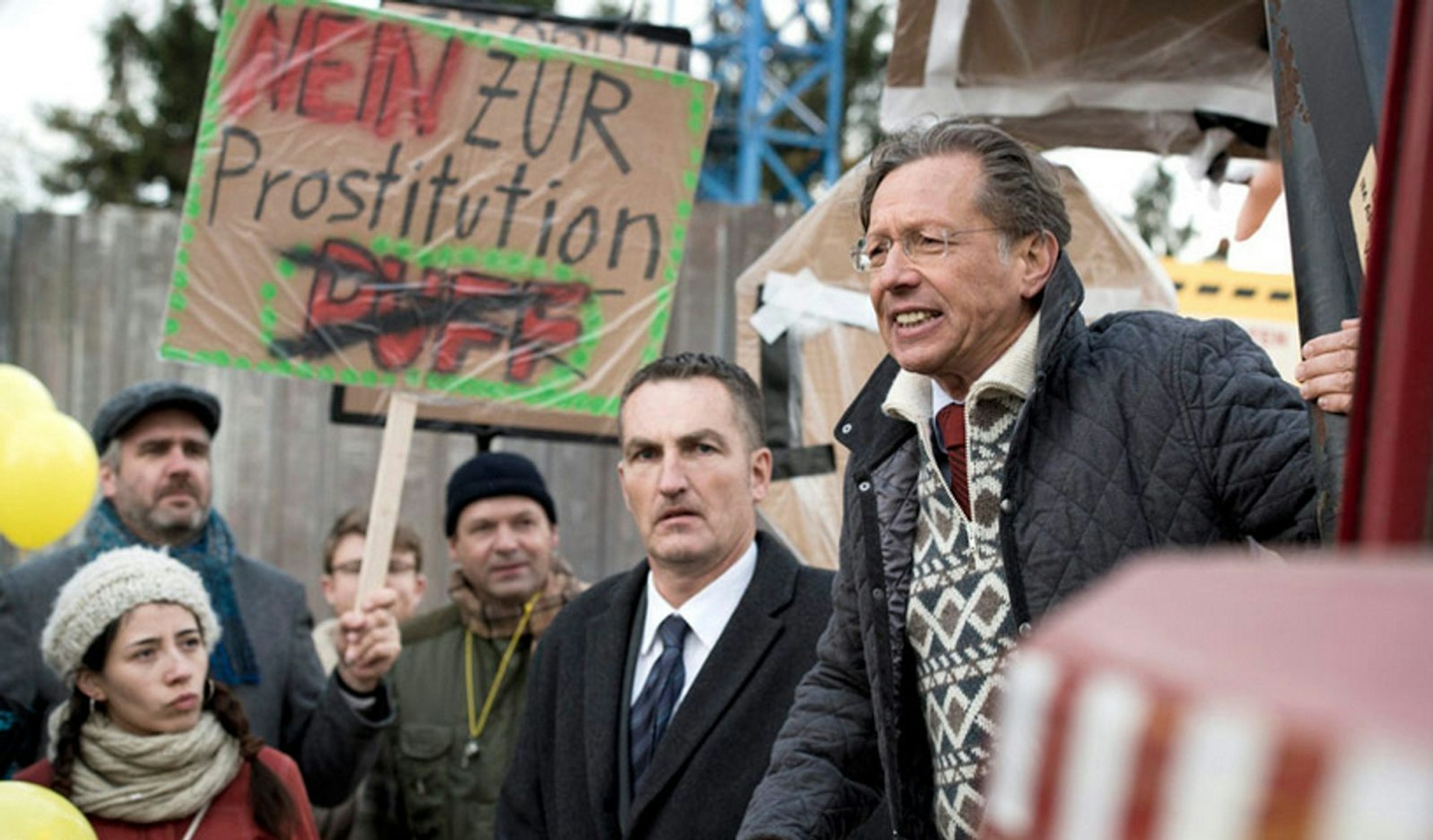 Stephan Schwartz (Bild aus „Tatort: Der Hammer“) ist auch als Synchronstimme für Hollywood-Stars wie Tom Cruise, Andy García, Kenneth Branagh und Joseph Fiennes viel beschäftigt. (Bild: WDR / Martin Menke)