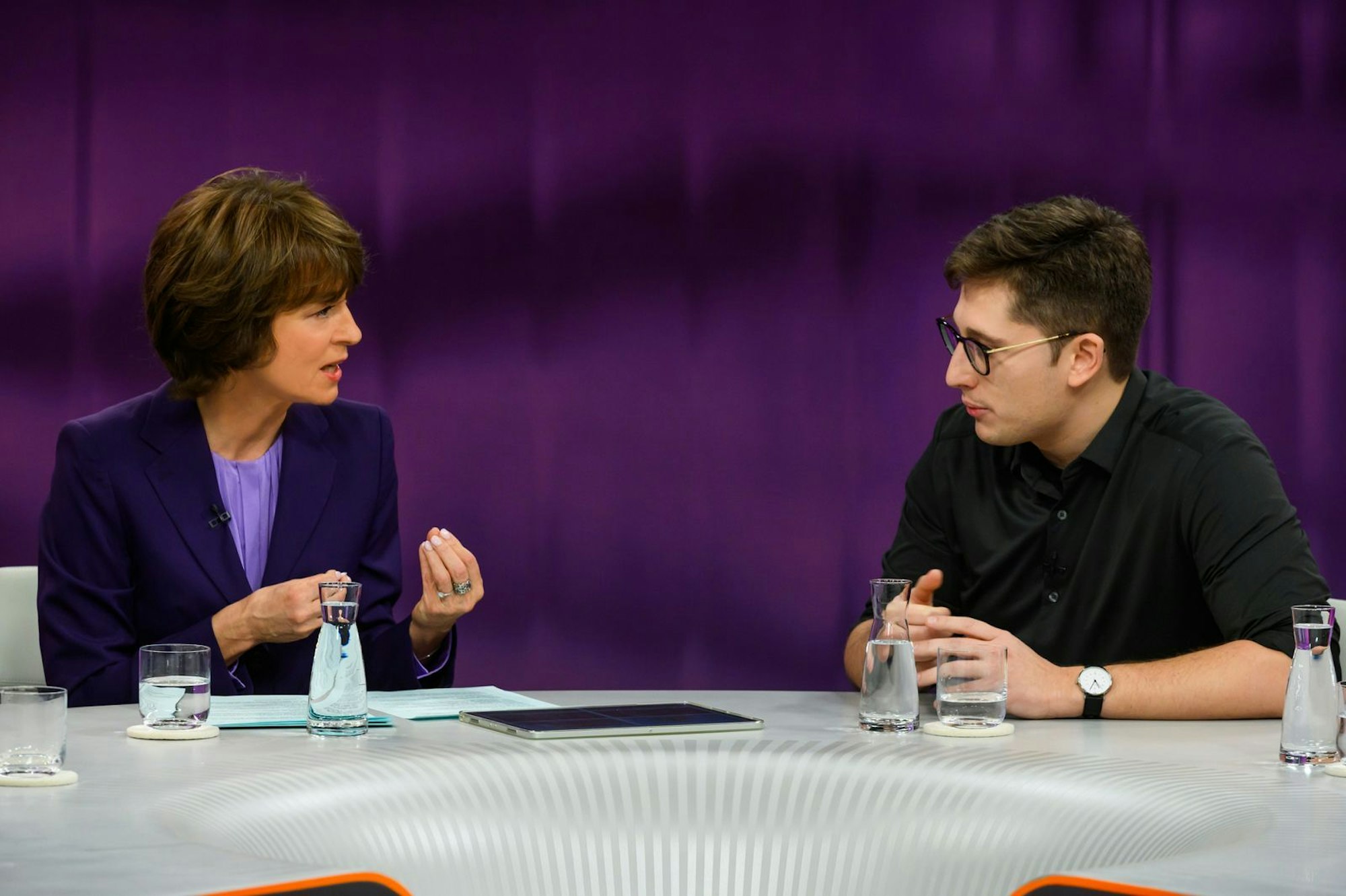 Juso-Bundesvorsitzende Philipp Türmer (SPD) will für das Rentenpaket stimmen, weiß aber auch: „Es ist ein Pflaster, aber keine langfristige Reform.“ (Bild: ZDF/Jule Roehr )