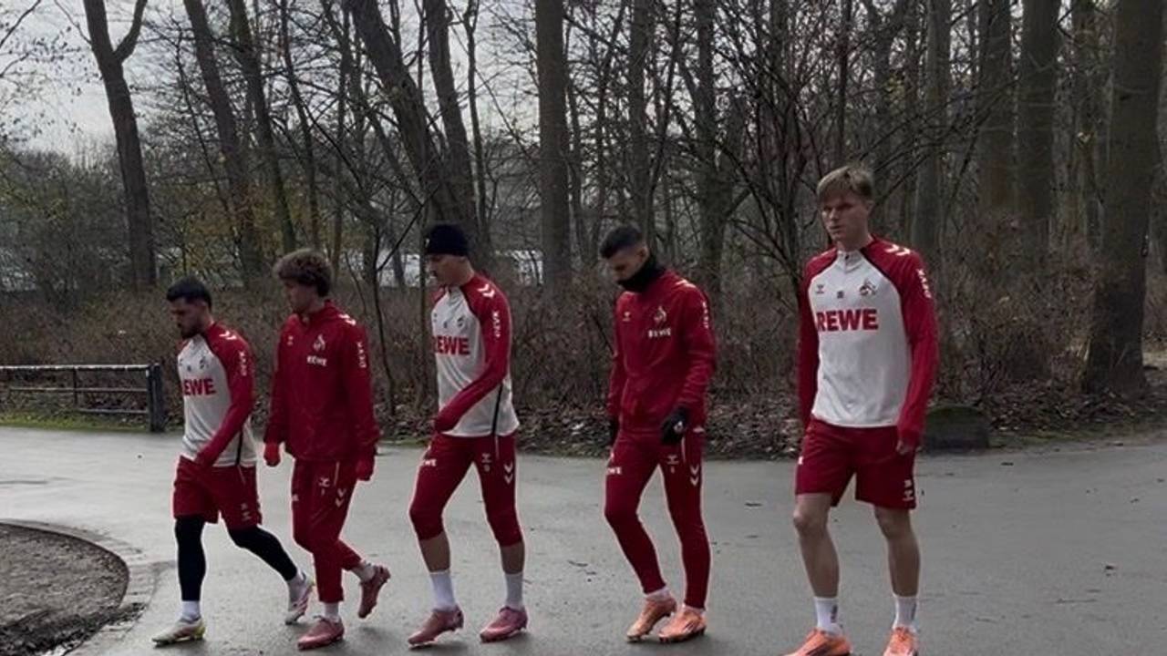 FC-Profis auf dem Weg zum Training.