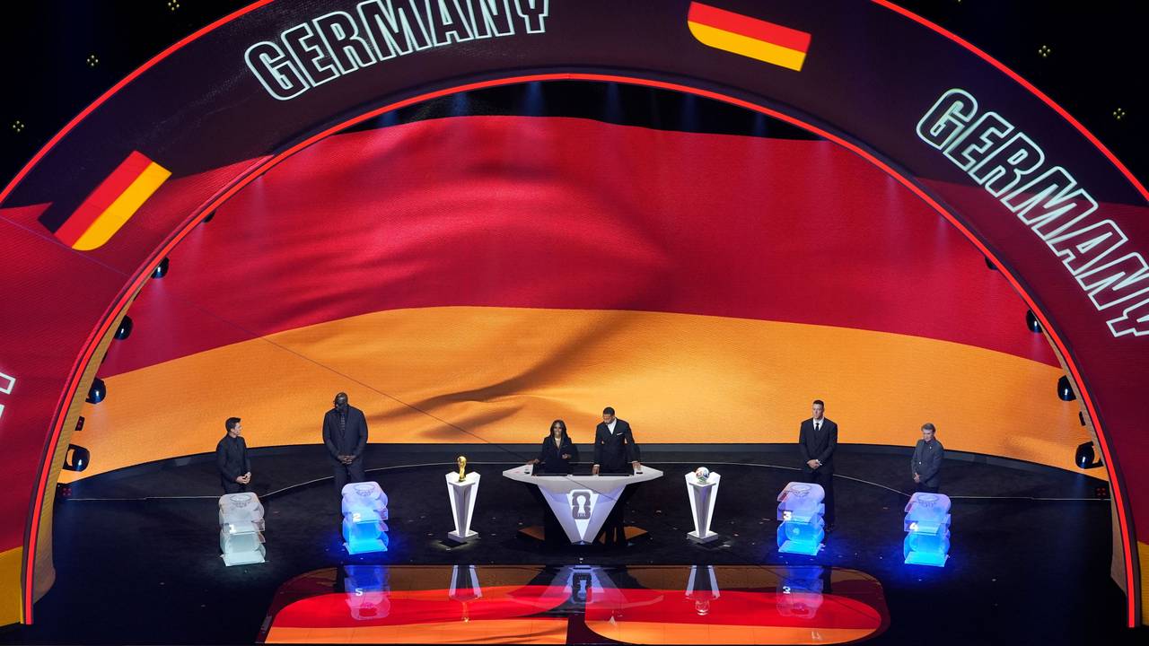 Die Bühne bei der WM-Auslosung, nachdem Deutschland gezogen wurde.