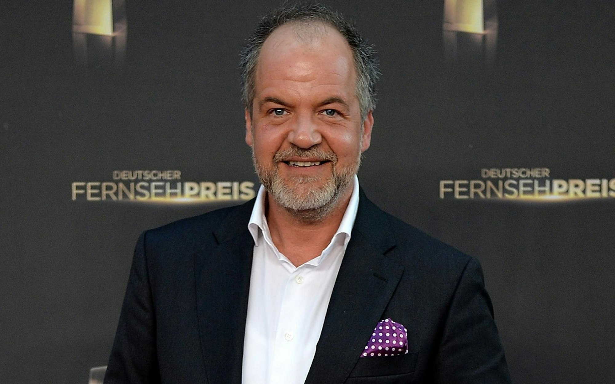 Mit „Freunde fürs Leben“ schaffte er seinen Durchbruch als Schauspieler: Marek Erhardt ist bis heute ein gefragtes TV-Gesicht. (Bild: Sascha Steinbach/Getty Images)