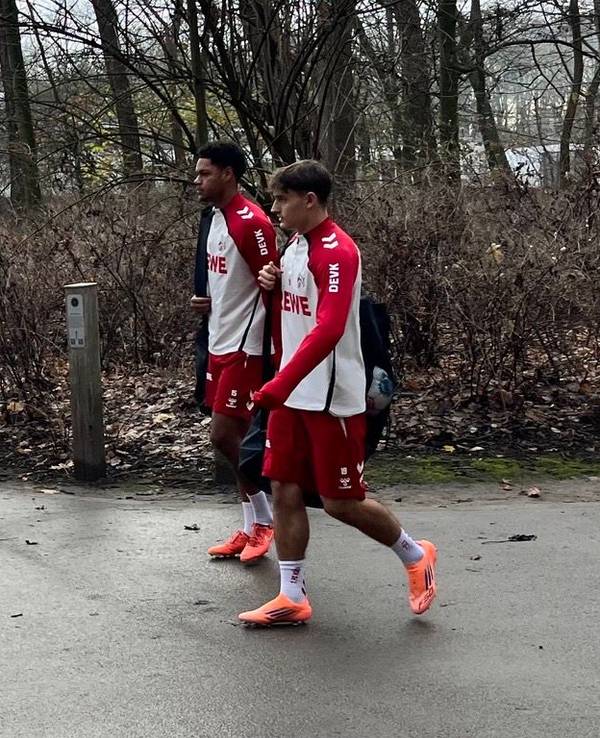 Yannick Mausehund und Cenny Neumann beim 1. FC Köln auf dem Weg zum Training.