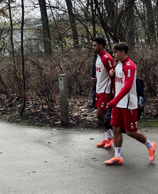 Yannick Mausehund und Cenny Neumann auf dem Weg zum Profi-Training beim 1. FC Köln.