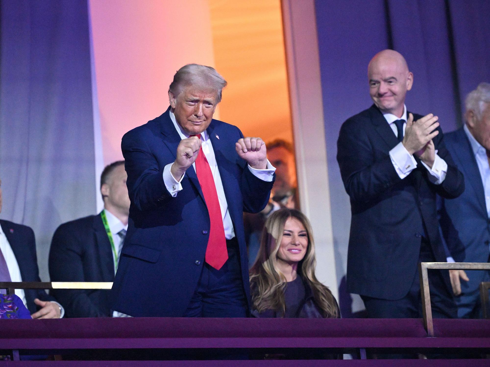 Donald Trump tanzte auf der Ehrentribüne. Das freute Ehefrau Melania und vor allem Fifa-Boss Infantino.