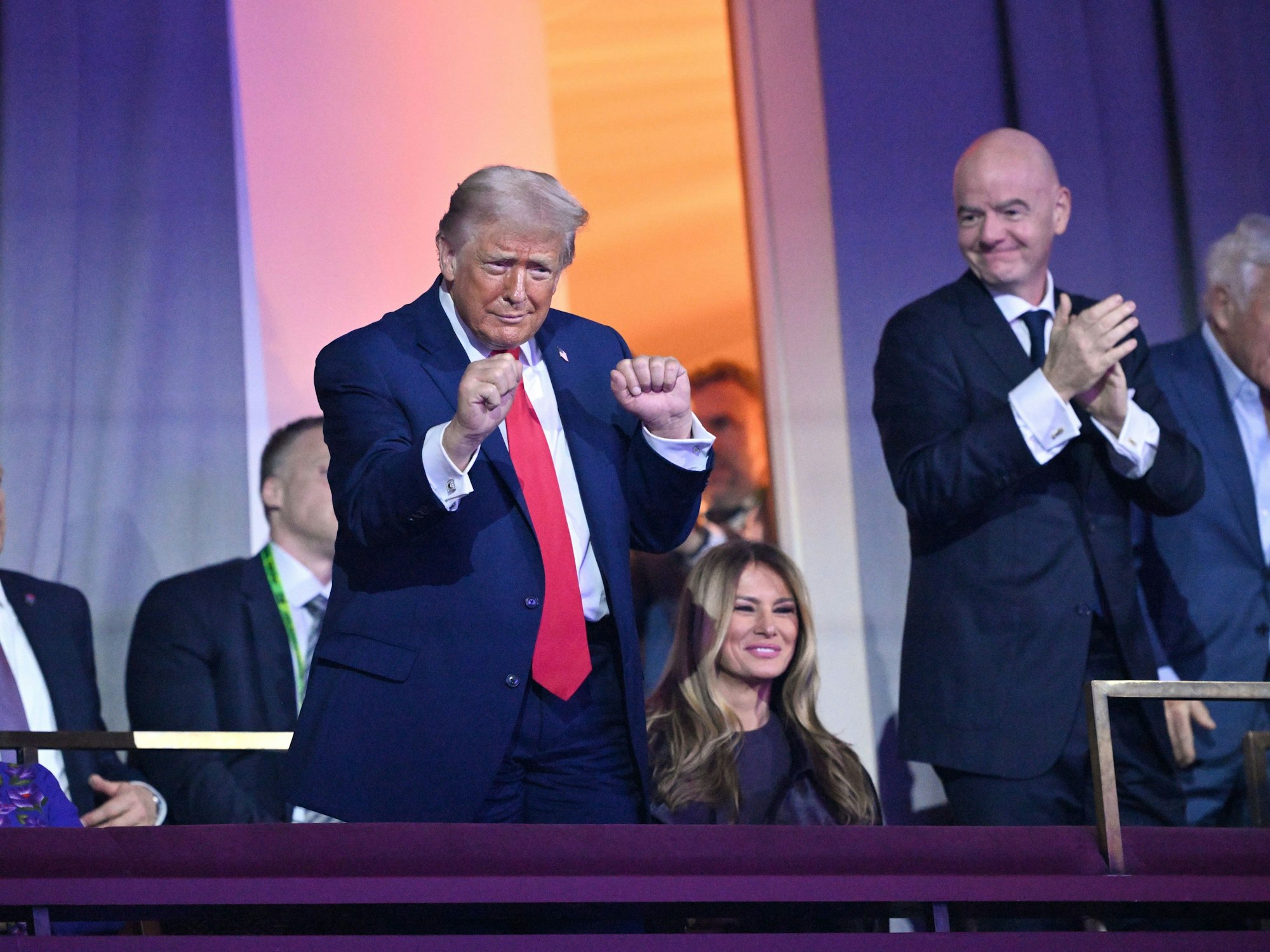 Donald Trump tanzte auf der Ehrentribüne. Das freute Ehefrau Melania und vor allem Fifa-Boss Infantino.