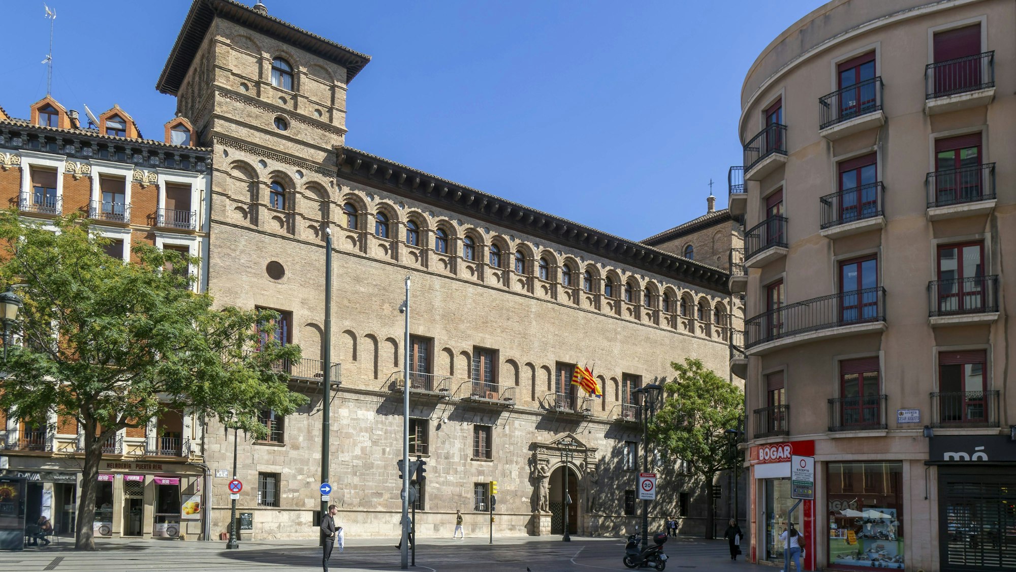 Palacio de los Condes de Morata o de Luna, ein Justizgebäude in Saragossa, Spanien