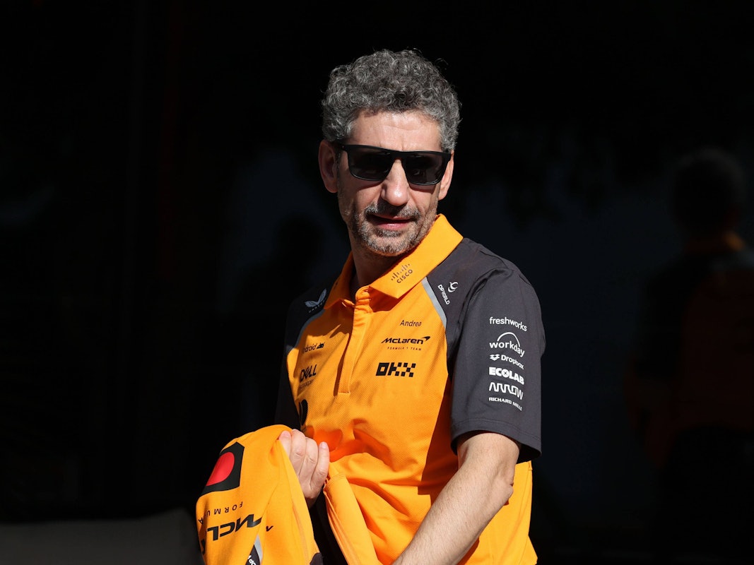 Andrea Stella mit Sonnenbrille.