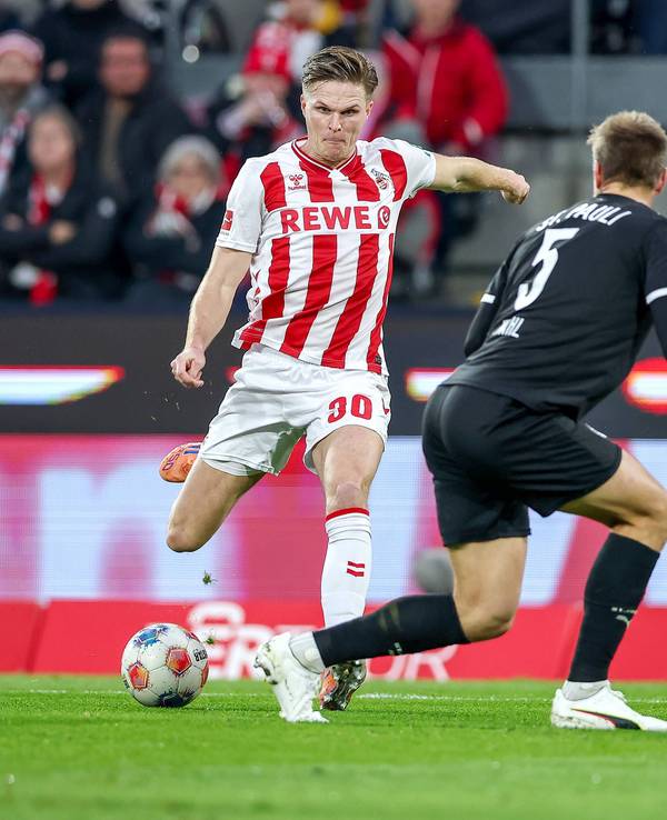 Marius Bülter im Duell mit Hauke Wahl.