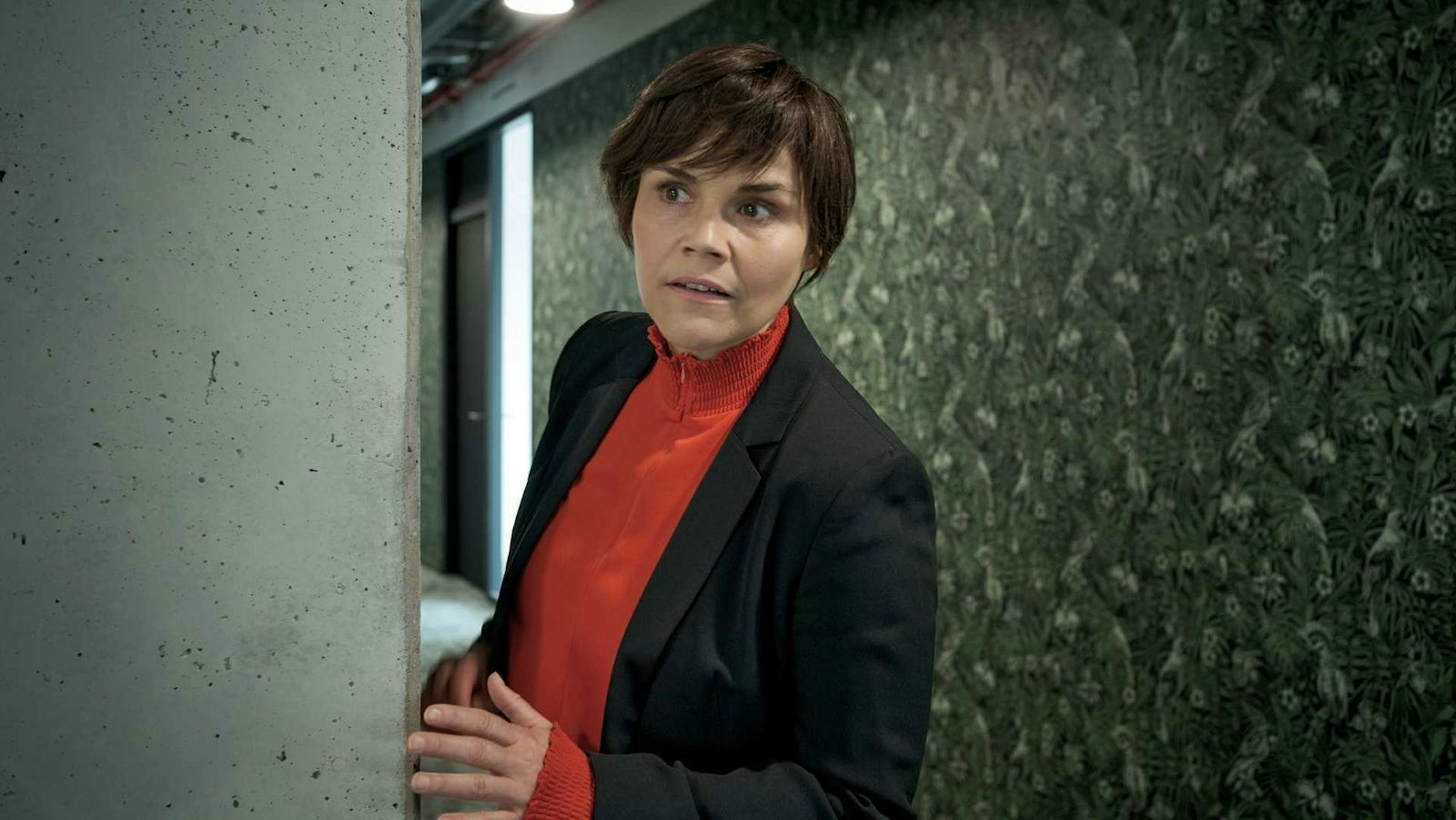 In „Gar kein Geld macht auch nicht glücklich“ spielt Katharina Wackernagel eine Bankräuberin. Das Drehbuch stammt von ihrem Halbbruder Jonas Grosch. (Bild: ZDF / Gordon Timpen)